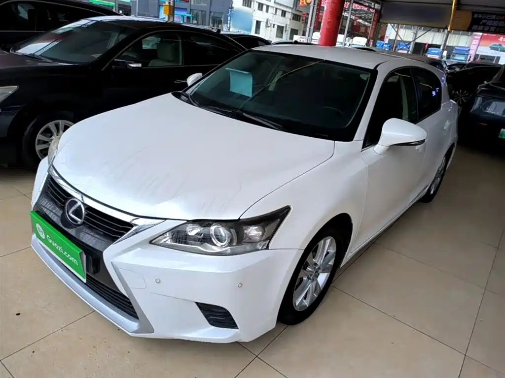 Lexus CT 2015 — фото 1