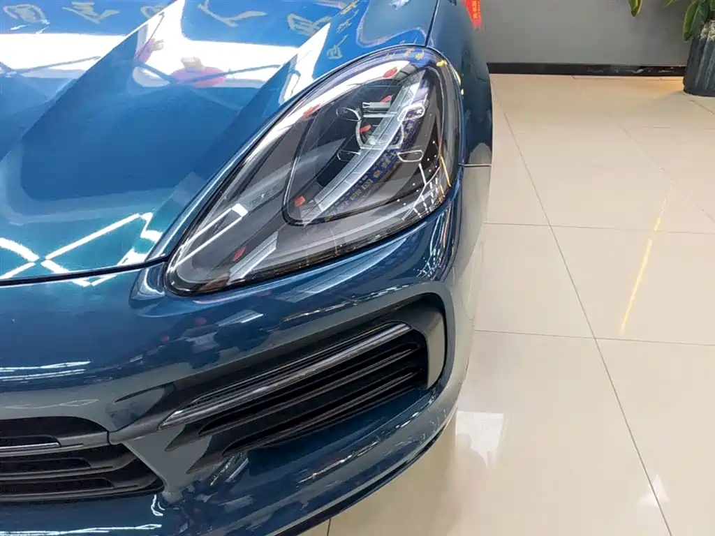 Porsche Cayenne Hybrid 2019 — фото 24