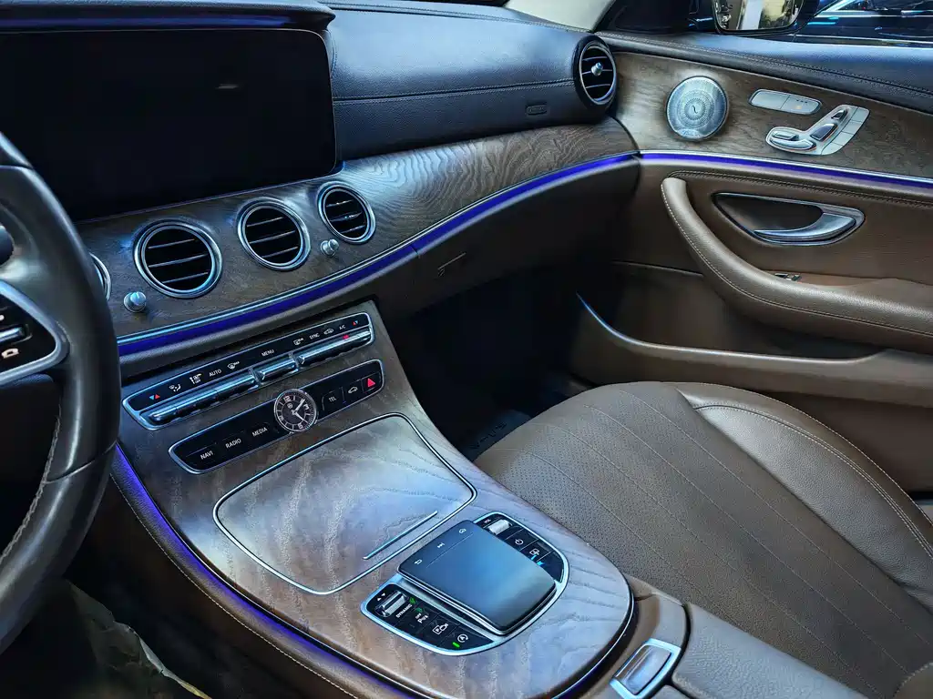 Mercedes-Benz E-Class 2019 — фото 10
