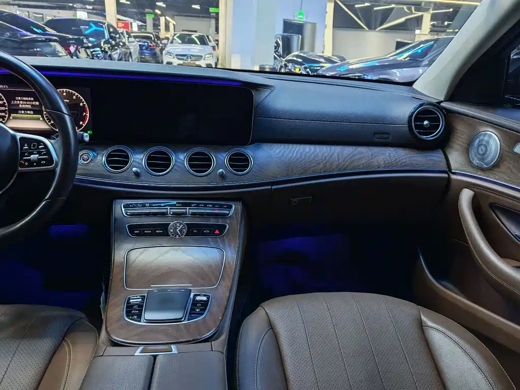 Mercedes-Benz E-Class 2019 — фото 16