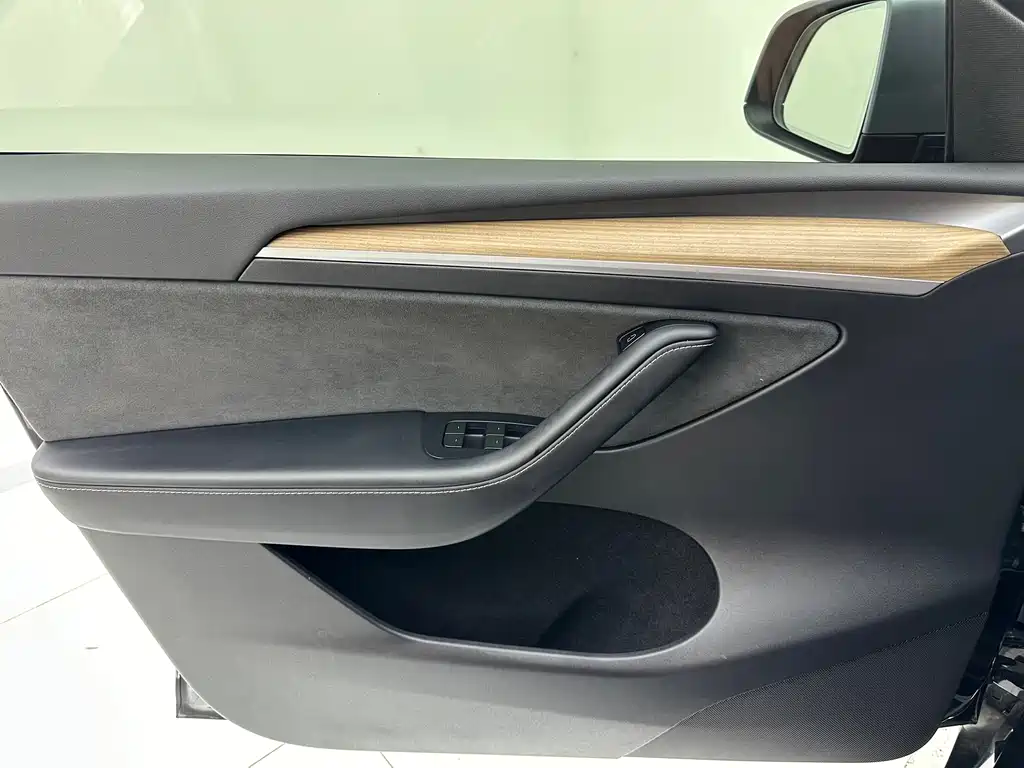 Tesla Model Y 2023 — фото 17