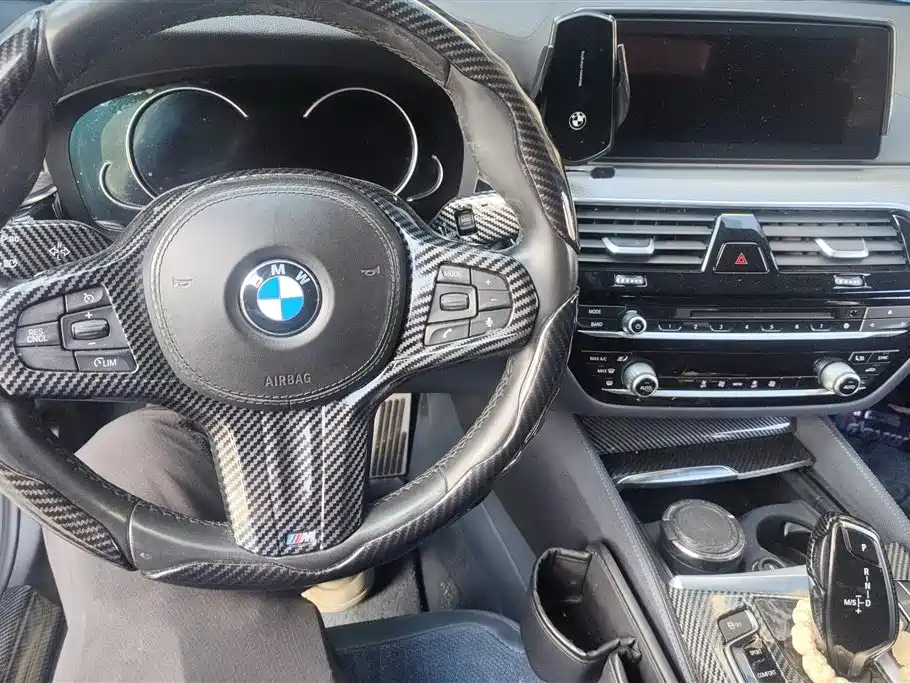 BMW 5 Series 2018 — фото 12