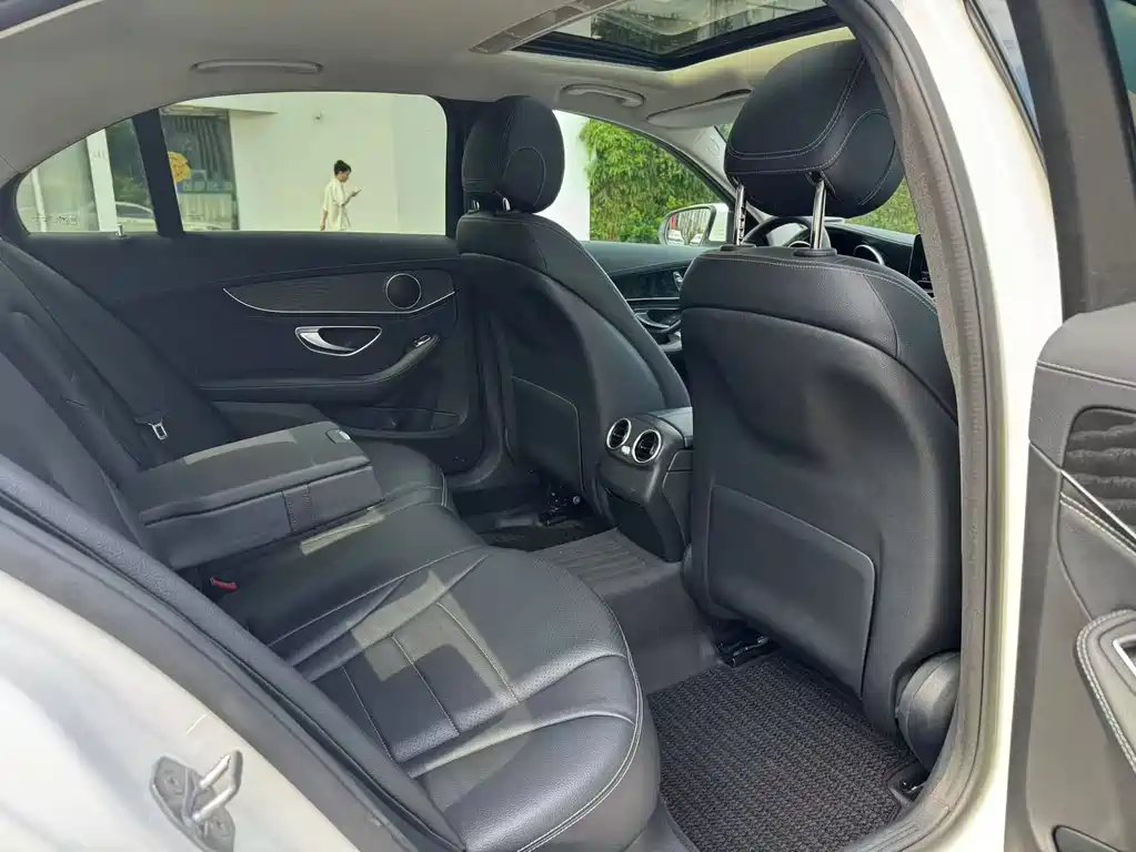 Mercedes-Benz C-Class 2018 — фото 16