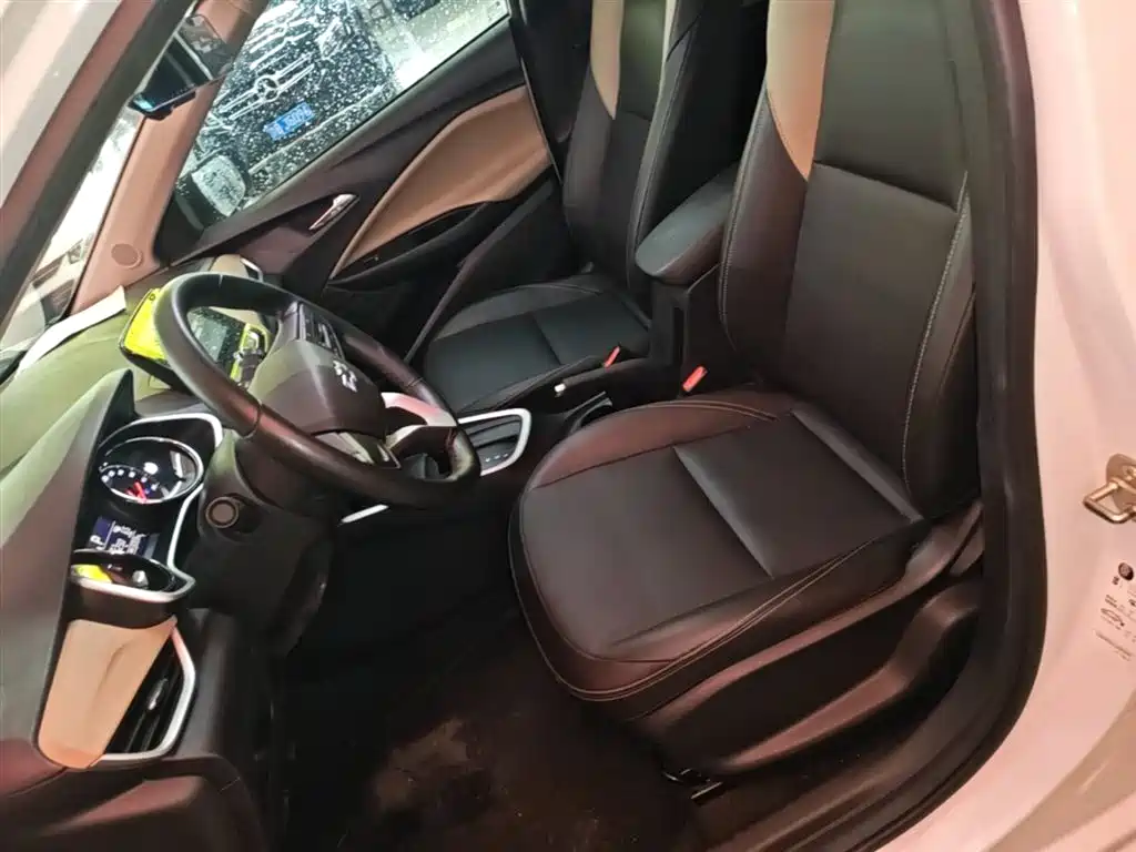Chevrolet Cavalier 2020 — фото 15