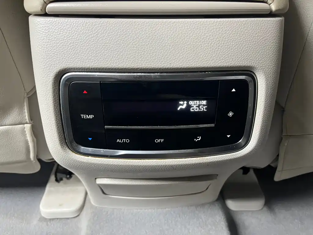 GAC Motor Trumpchi GS8 2017 — фото 14