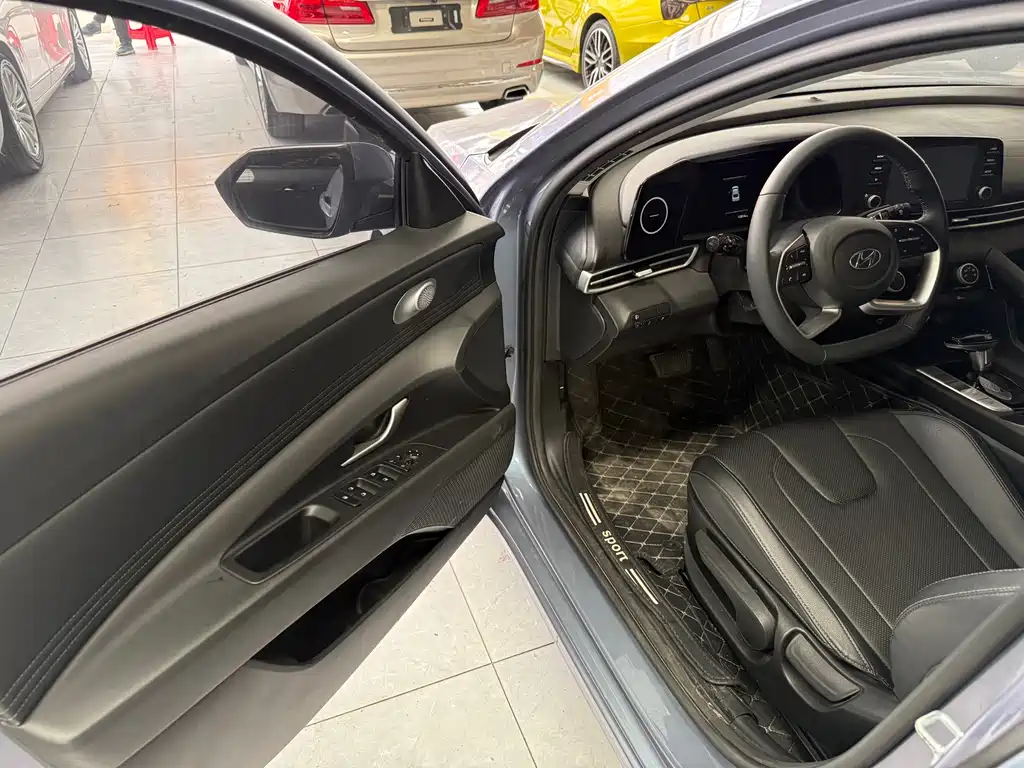 Hyundai Elantra 2024