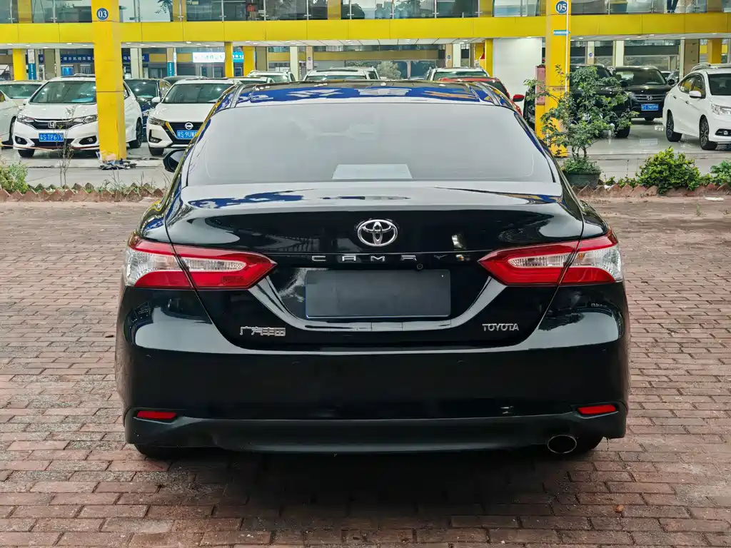 Toyota Camry 2018 — фото 5