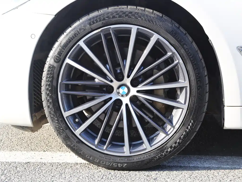 BMW 5 Series 2020 — фото 18