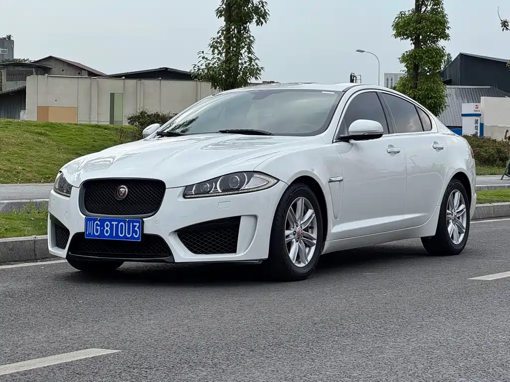 Jaguar XF 2014 — фото 1