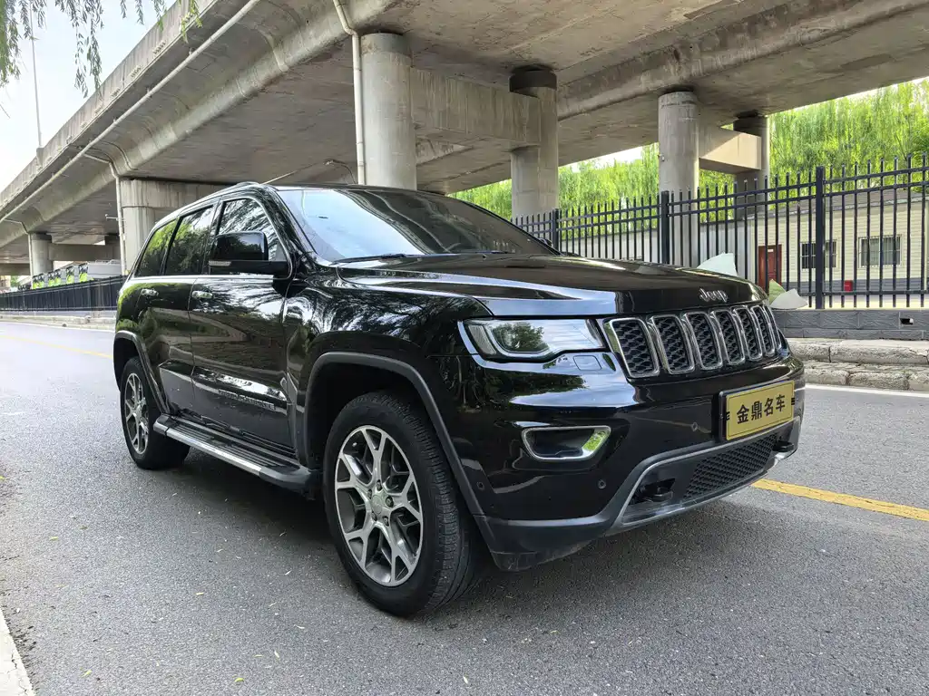 Jeep Grand Cherokee 2022 — фото 3