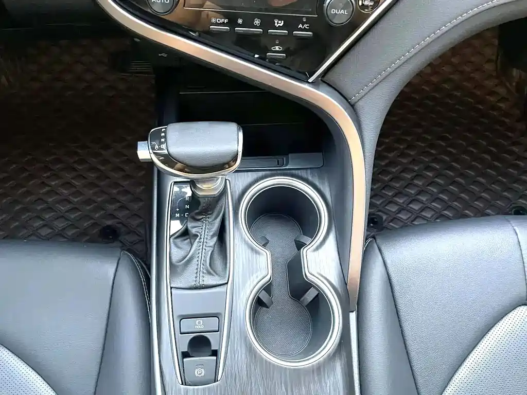 Toyota Camry 2023 — фото 15
