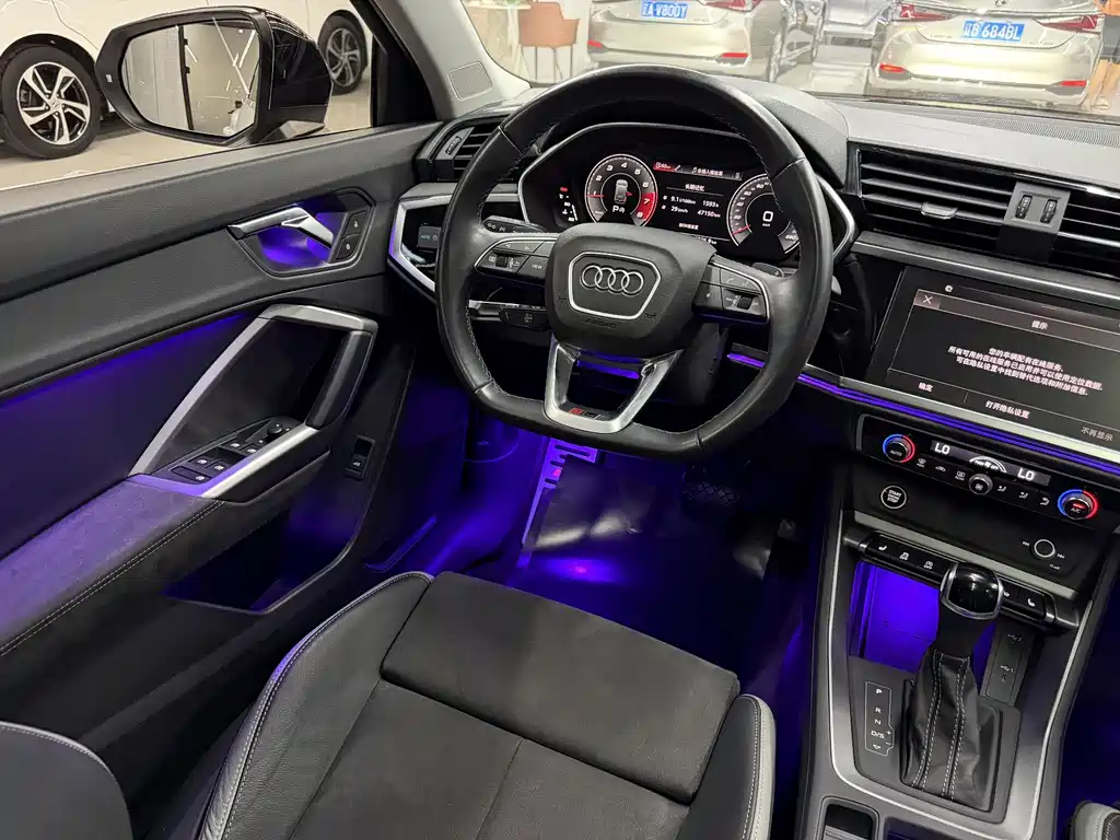 Audi Q3 2023 — фото 12