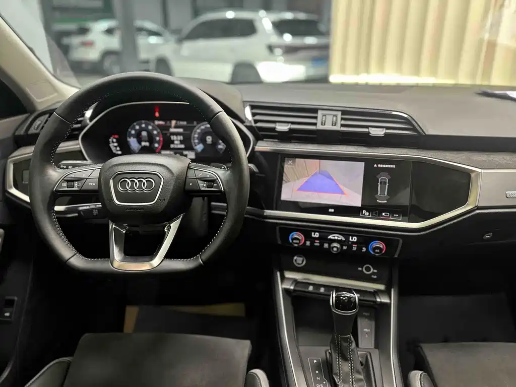 Audi Q3 2021 — фото 17
