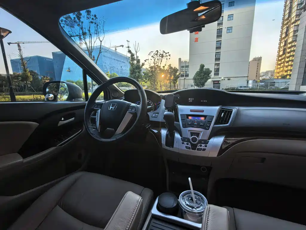 Honda Odyssey 2015 — фото 13