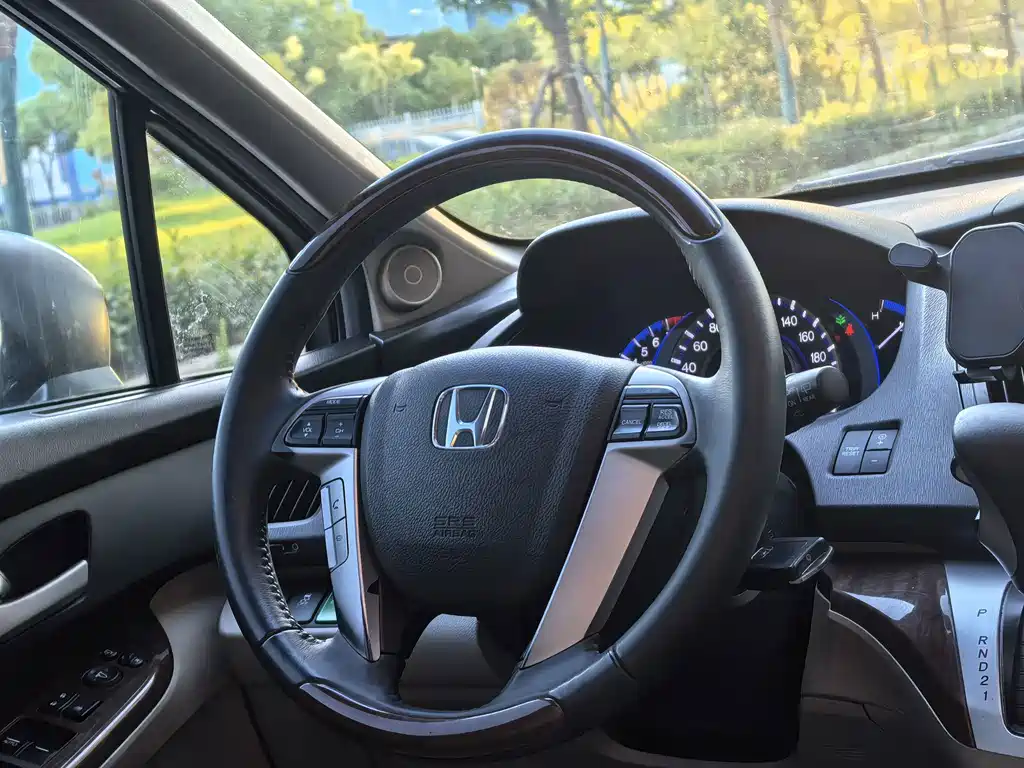 Honda Odyssey 2015 — фото 15