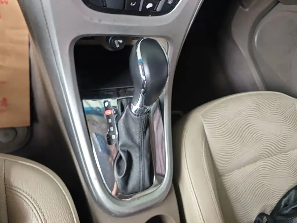 Buick Excelle 2015 — фото 14