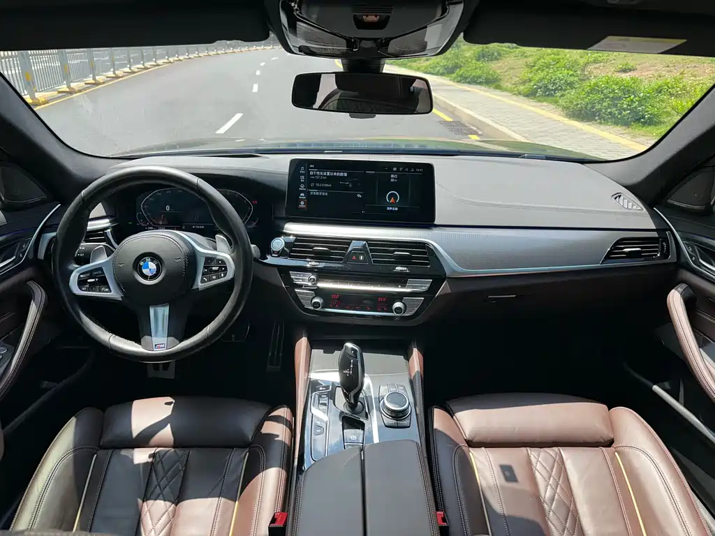 BMW 5 Series 2022 — фото 12