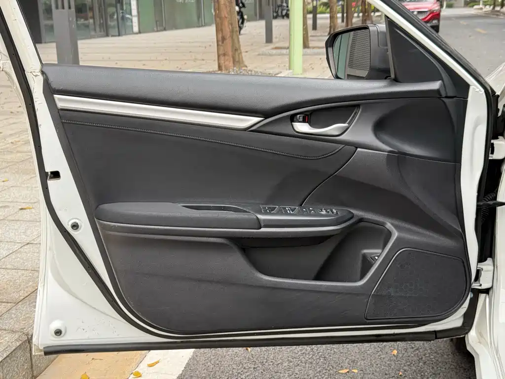 Honda Civic 2017 — фото 13