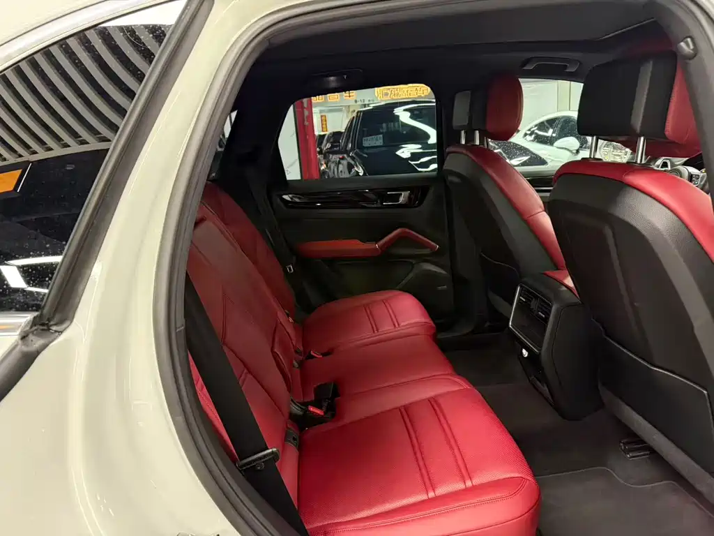 Porsche Cayenne 2019 — фото 12