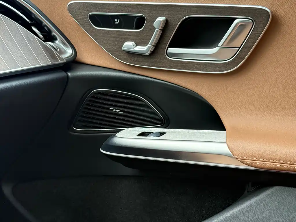 Mercedes-Benz E-Class 2024 — фото 17