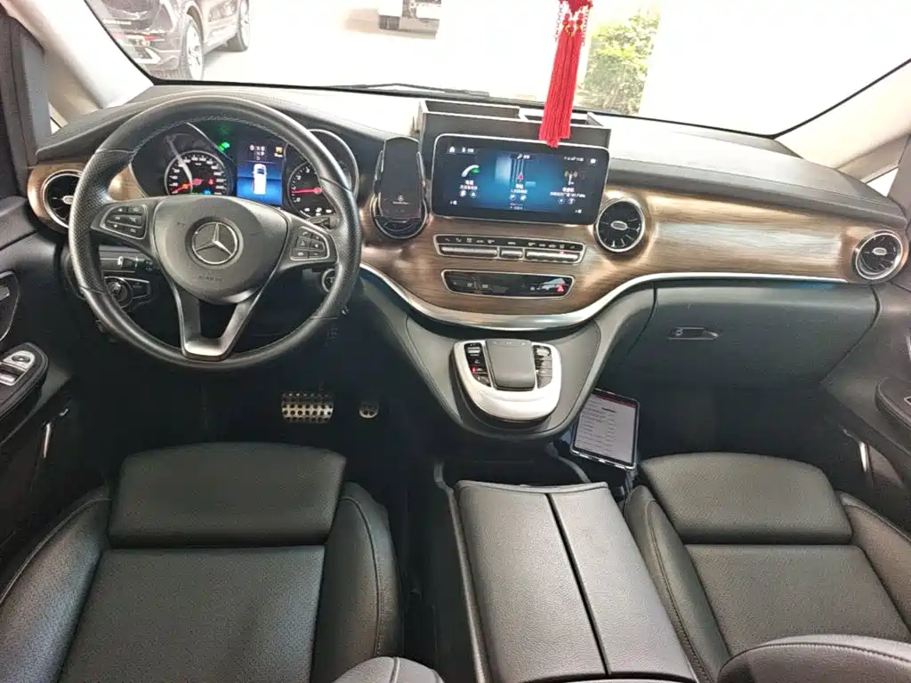 Mercedes-Benz V-Class 2024 — фото 10