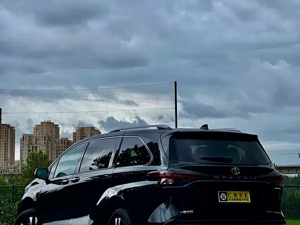 Toyota Granvia 2024