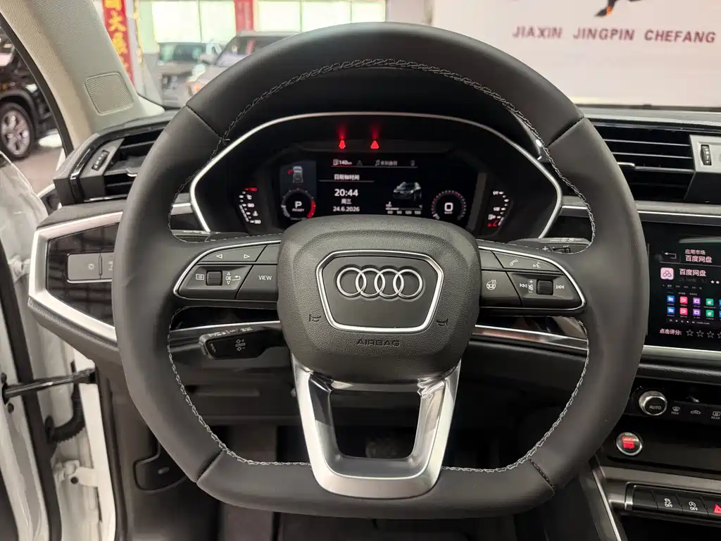 Audi Q3 2023 — фото 18