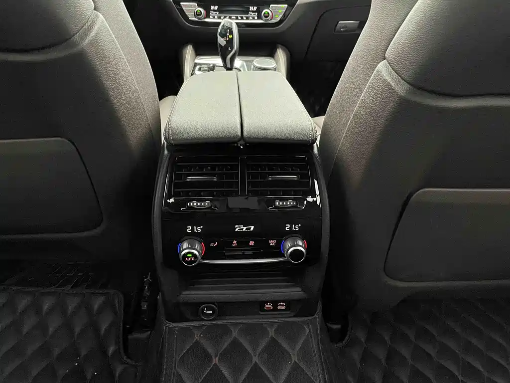 BMW 5 Series 2021 — фото 12