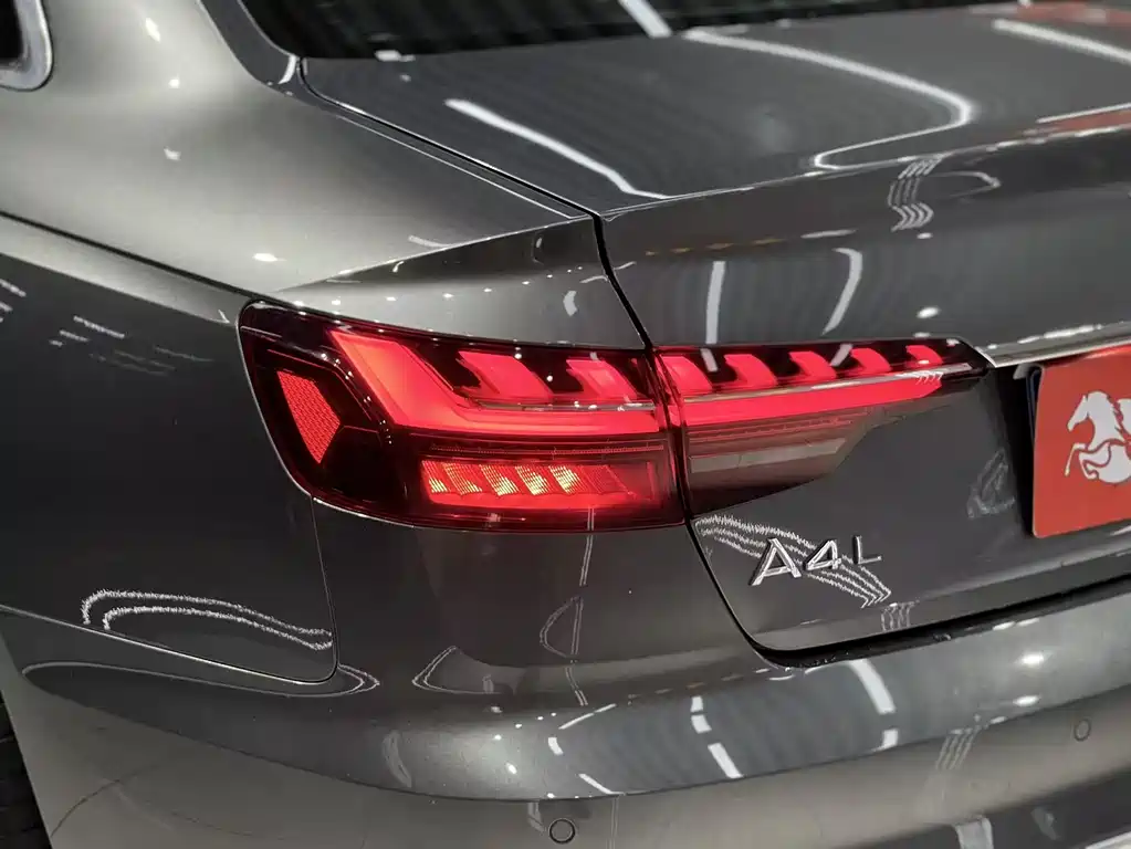 Audi A4L 2023 — фото 8