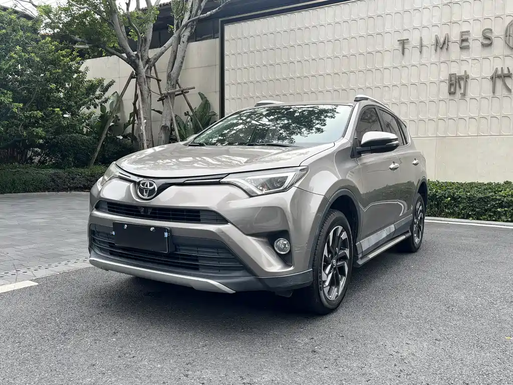 Toyota RAV4 2017 — фото 1