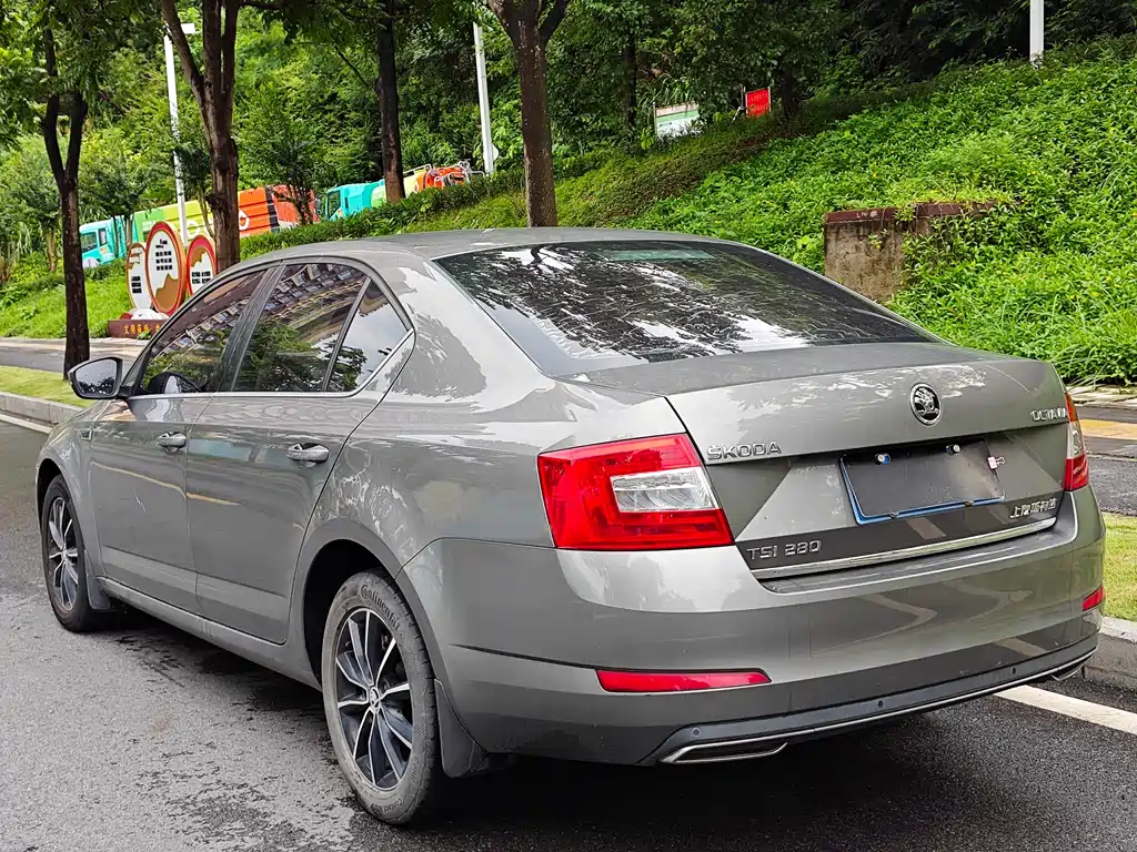 Skoda Octavia 2017 — фото 13