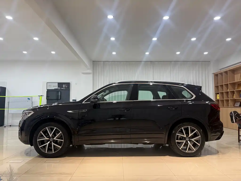 Volkswagen Touareg 2022 — фото 4