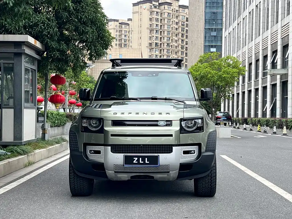 Land Rover Defender 2024