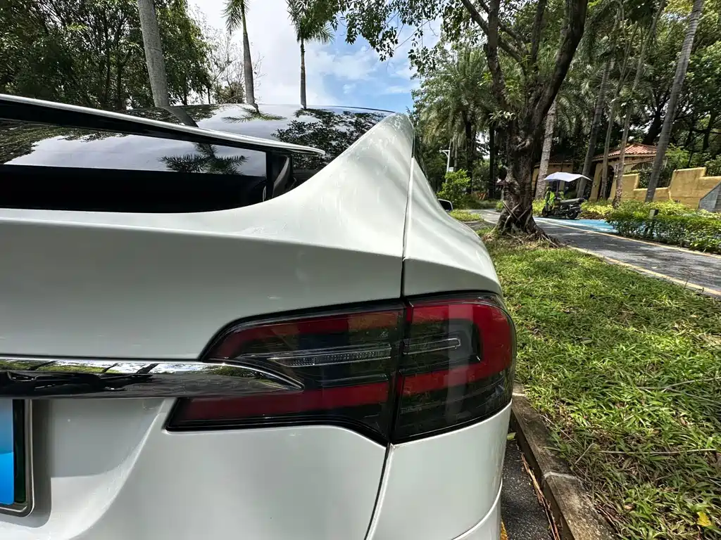 Tesla Model X 2016 — фото 17