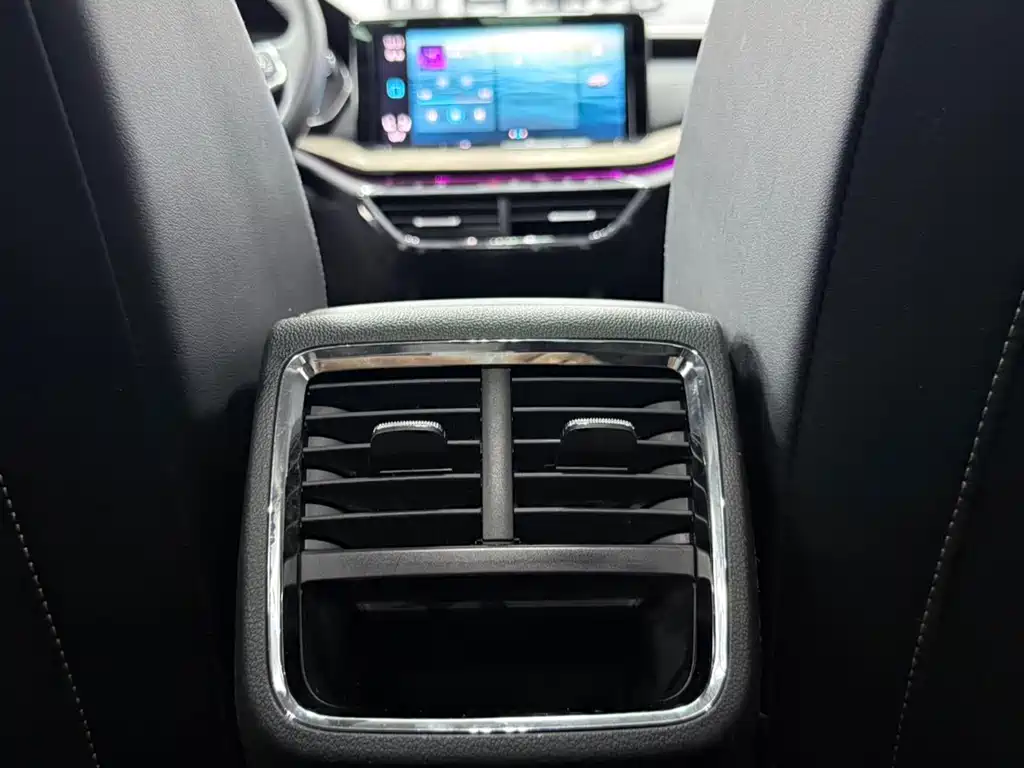 Skoda Octavia 2022 — фото 16