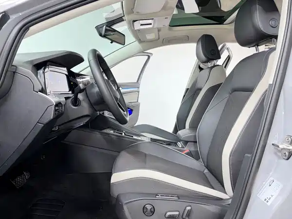 Volkswagen Golf 2024