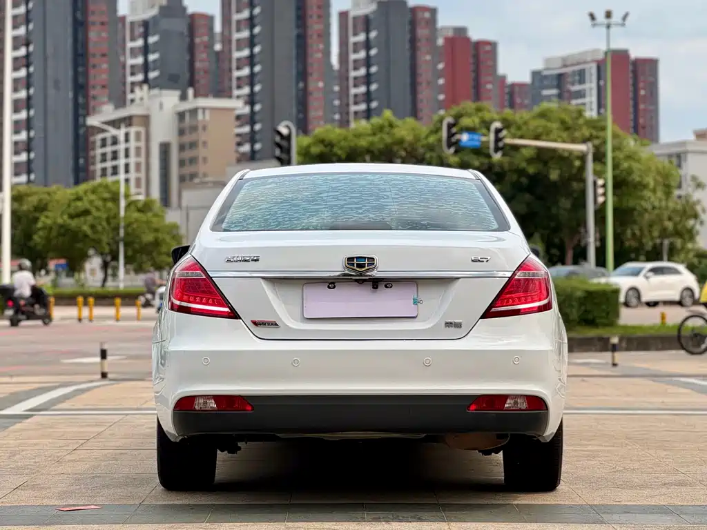 Geely Emgrand 2015 — фото 11
