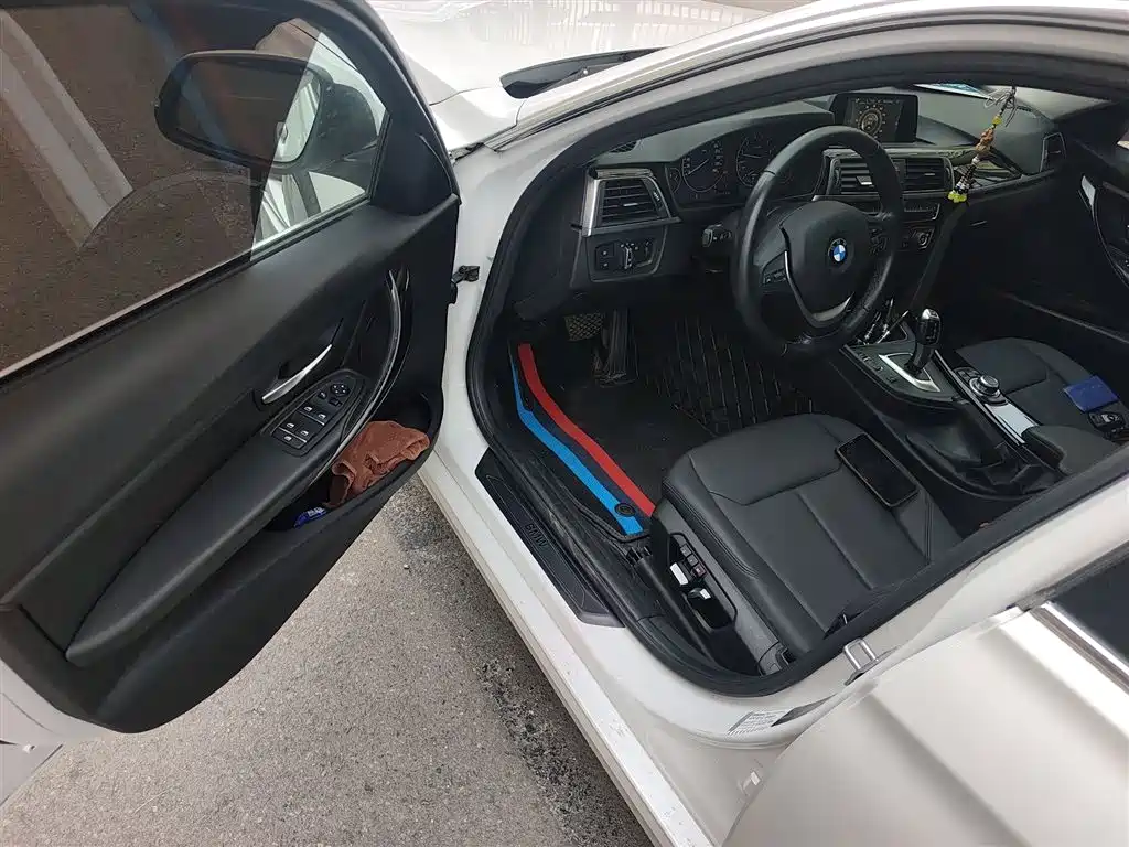 BMW 3 Series 2016 — фото 12