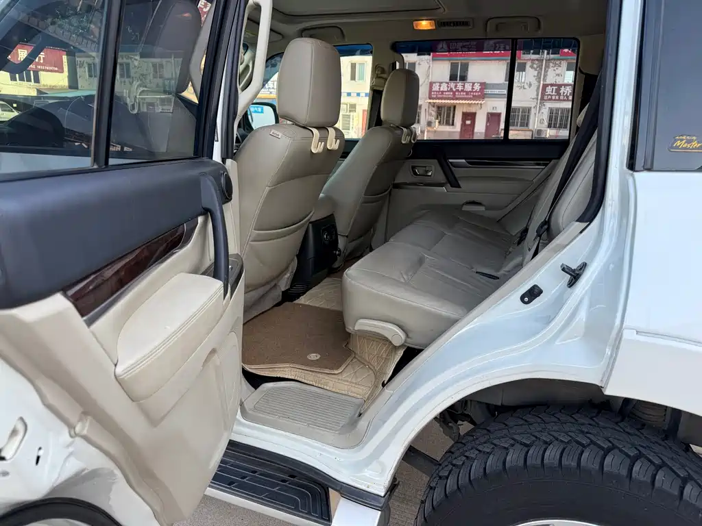 Mitsubishi Pajero 2018