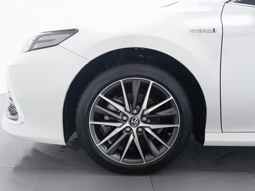 Toyota Camry 2023 — фото 17
