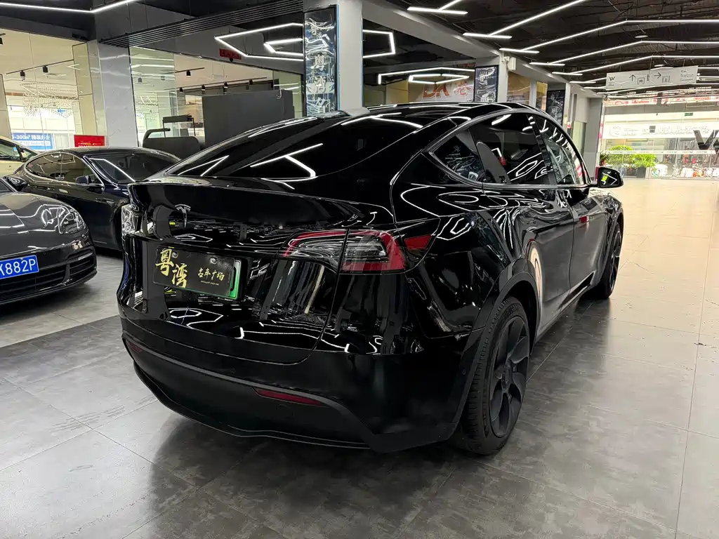 Tesla Model Y 2022 — фото 15