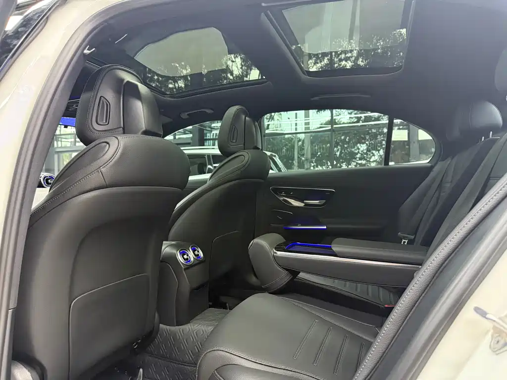 Mercedes-Benz C-Class 2023 — фото 15
