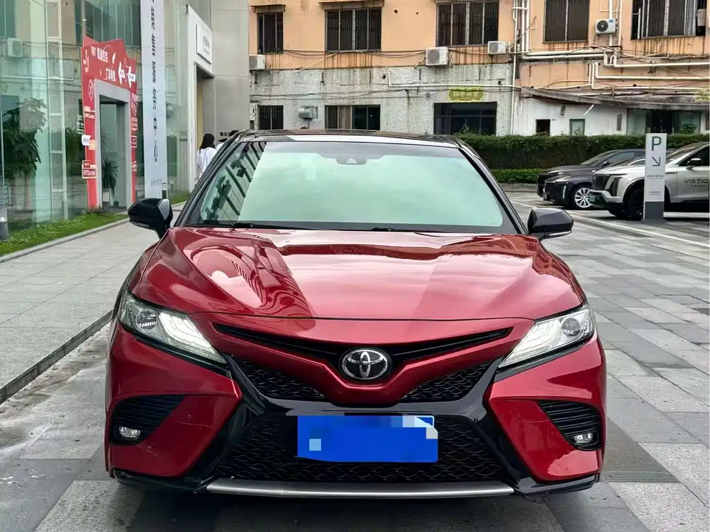 Toyota Camry 2018 — фото 2