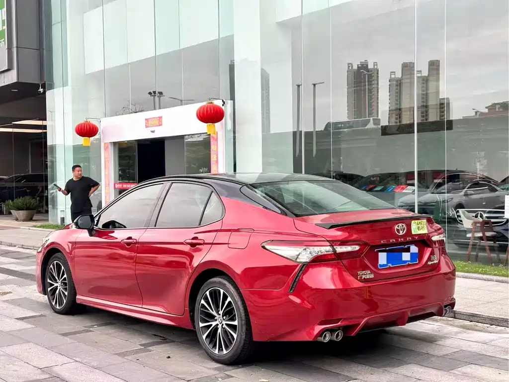 Toyota Camry 2018 — фото 4