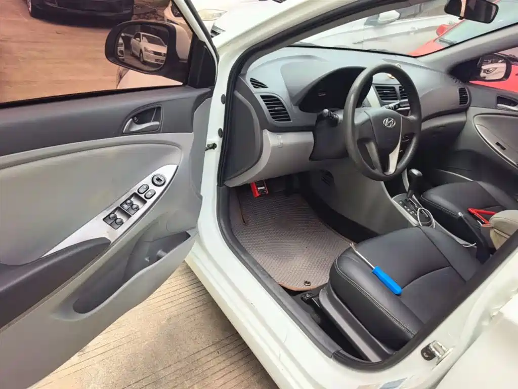 Hyundai Verna 2017 — фото 16