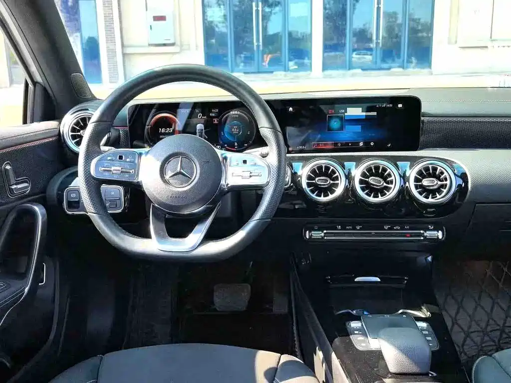 Mercedes-Benz A-Class 2021 — фото 17