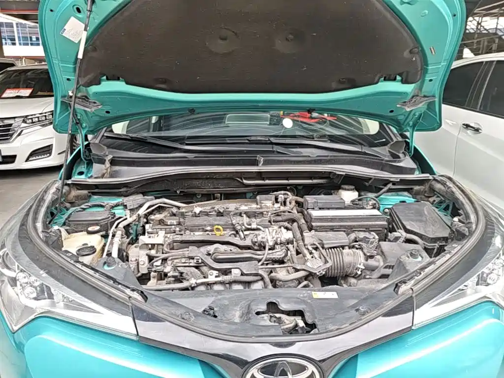 Toyota C-HR 2019 — фото 16