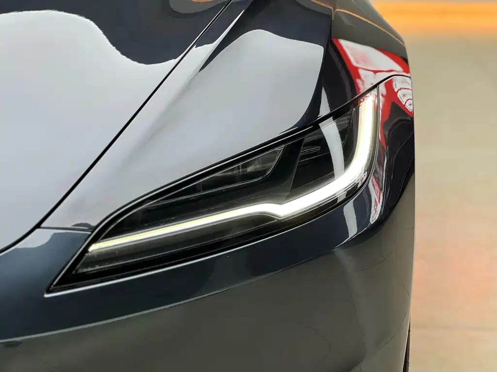Tesla Model 3 2025 — фото 16