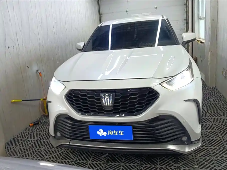 Toyota Crown Kluger 2022