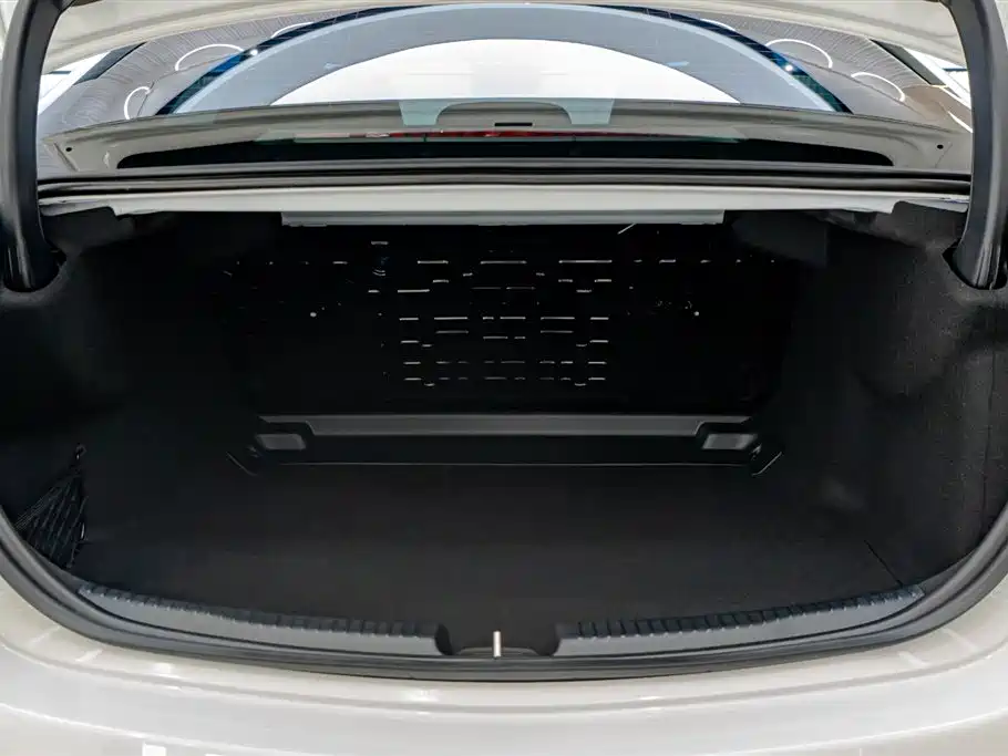 Mercedes-Benz C-Class 2025 — фото 10
